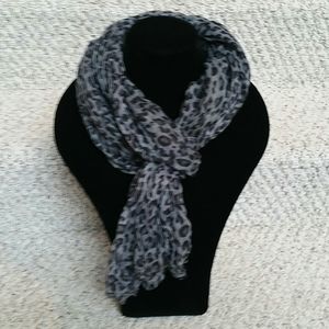 Scarf Gray Leopard Pattern